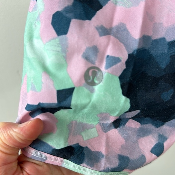 Lululemon Multi Color Vent It Out Singlet Clouded Dreams Tank 4 - Picture 11 of 12